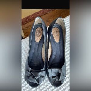 Dr. Scholl's Black Heels Comfortable Design